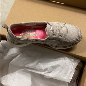 skechers microburst bungee slip on shoe